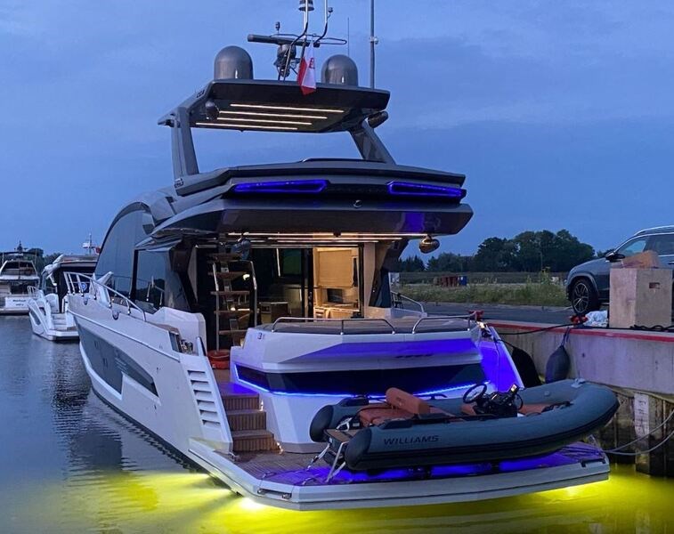 Galeon 700 SKY