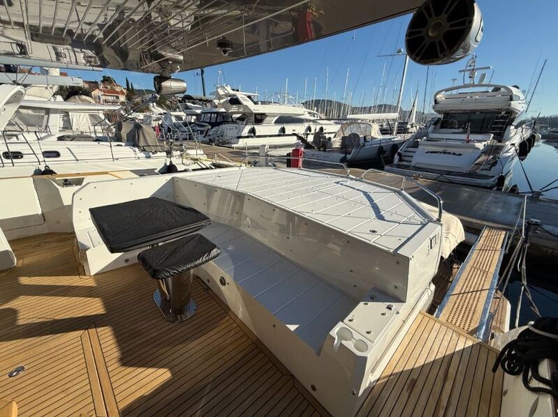 Galeon 700 SKY