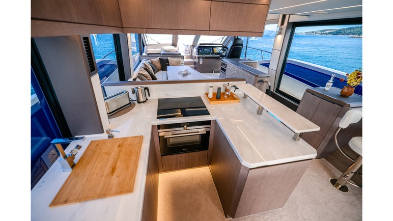 Galeon 640 Fly