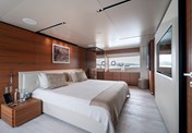 Custom Line Navetta 33