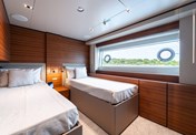 Custom Line Navetta 33