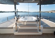 Custom Line Navetta 33