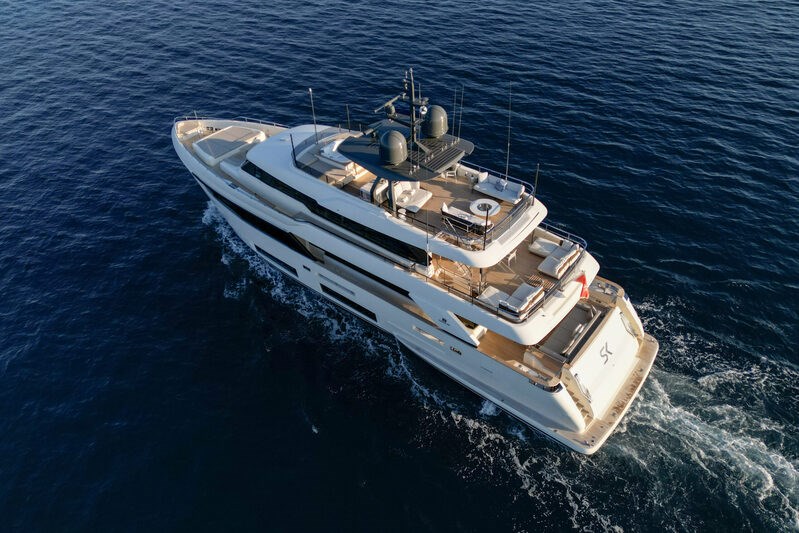 Custom Line Navetta 33