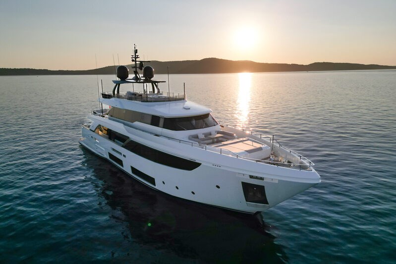 Custom Line Navetta 33