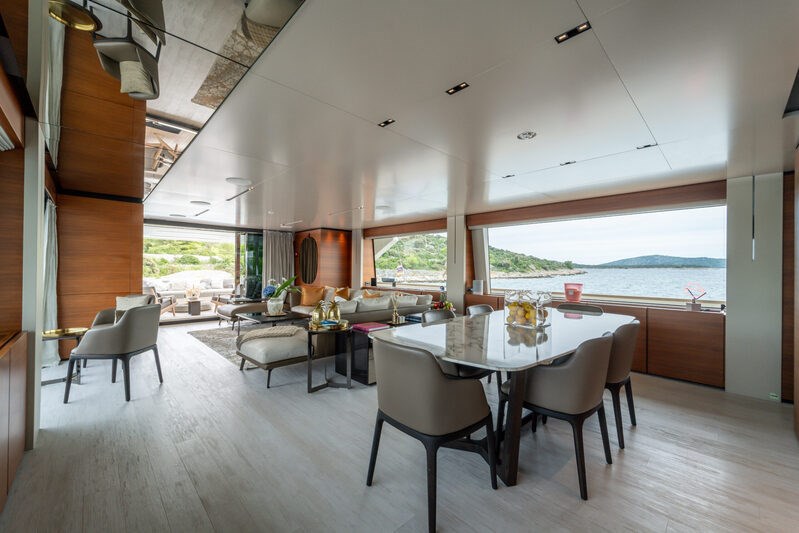 Custom Line Navetta 33