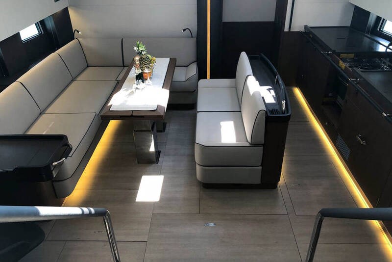 Beneteau Oceanis Yacht 62