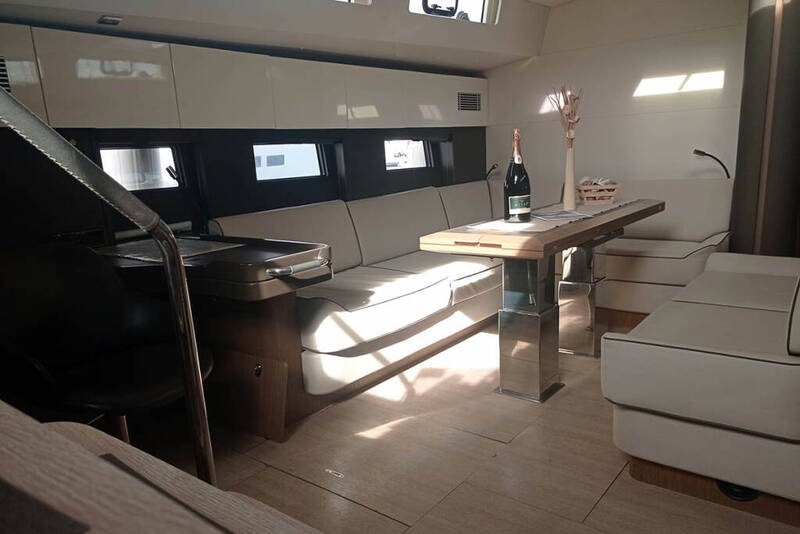 Beneteau Oceanis Yacht 62