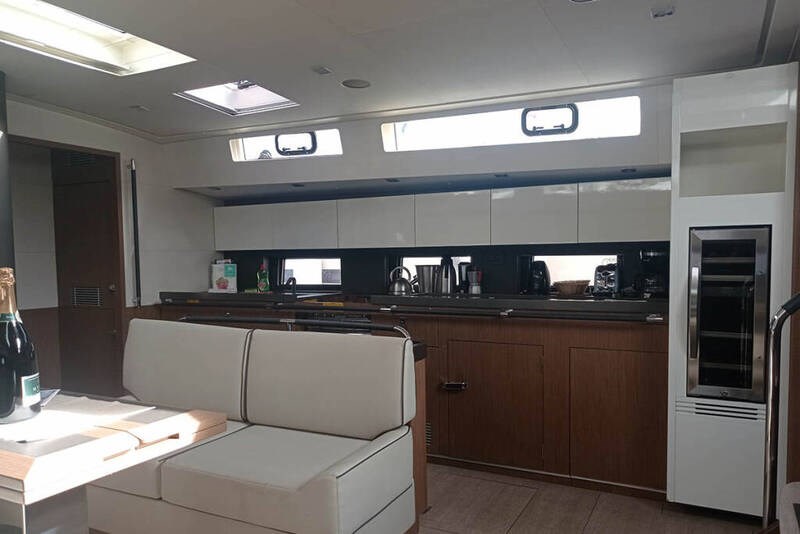 Beneteau Oceanis Yacht 62