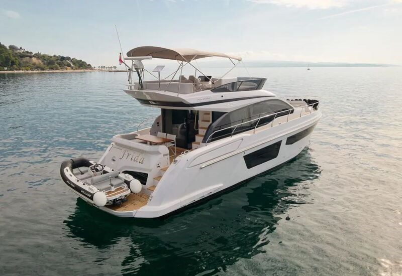 Azimut 53