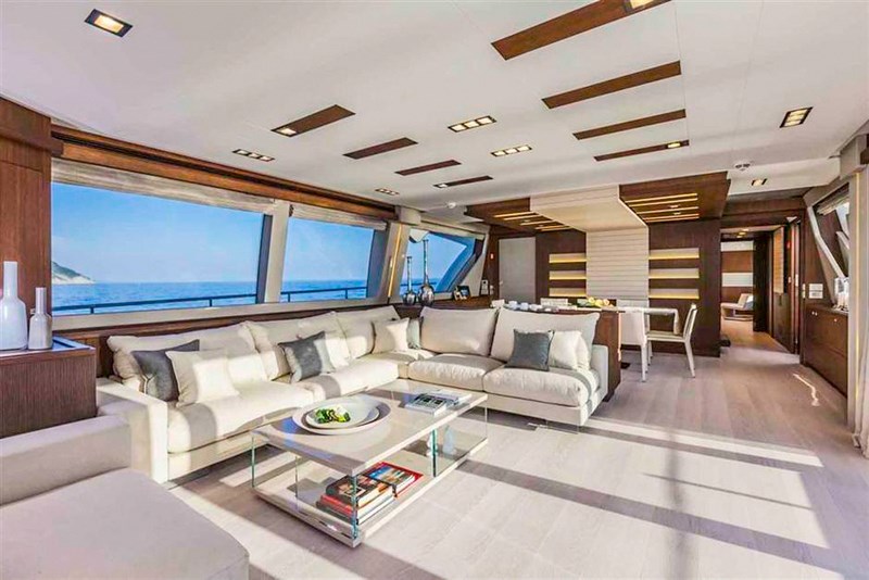 Ferretti Custom Line 100