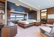 Ferretti Custom Line 100
