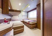 Ferretti Custom Line 100