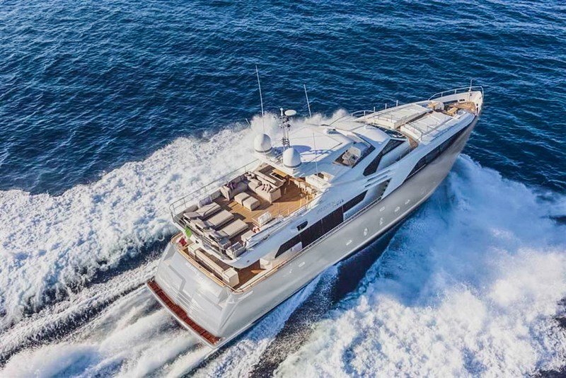 Ferretti Custom Line 100