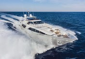 Ferretti Custom Line 100
