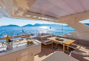 Ferretti Custom Line 100