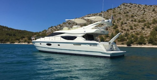 Ferretti 550
