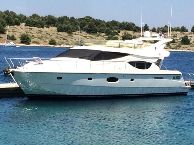 Ferretti 550