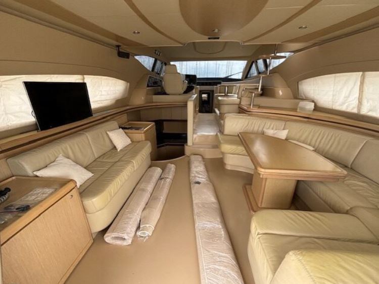 Ferretti 550
