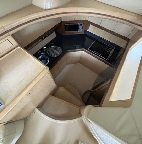 Ferretti 550