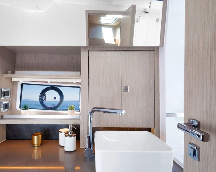 Sealine S 335