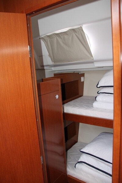 Beneteau Oceanis 50 charter