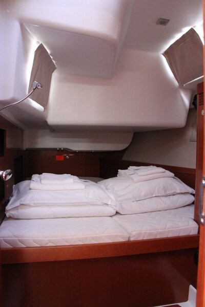 Beneteau Oceanis 50 charter