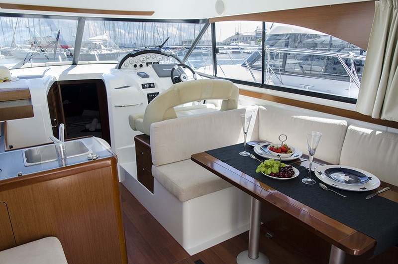 Beneteau Antares 36