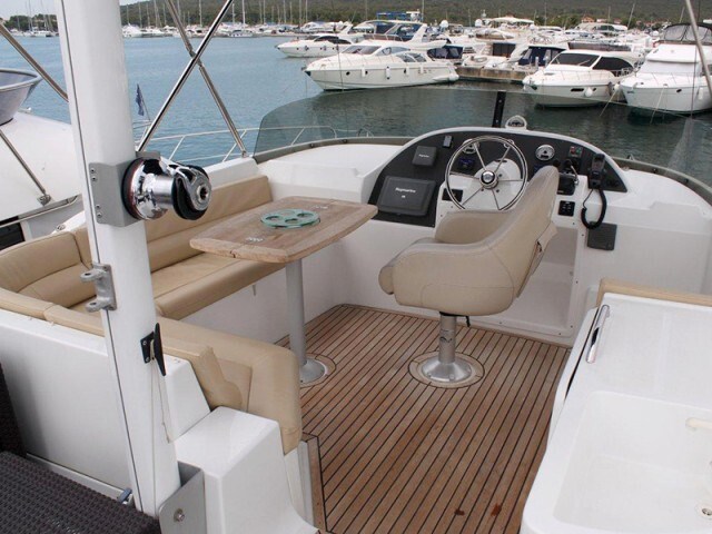 Beneteau Trawler 42