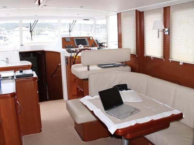 Beneteau Trawler 42