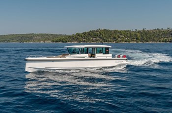 M Axopar 37 Charter Zadar