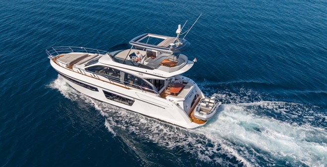 Azimut 53 Fly - White Flybridge ID6901 - Motor yacht in marina