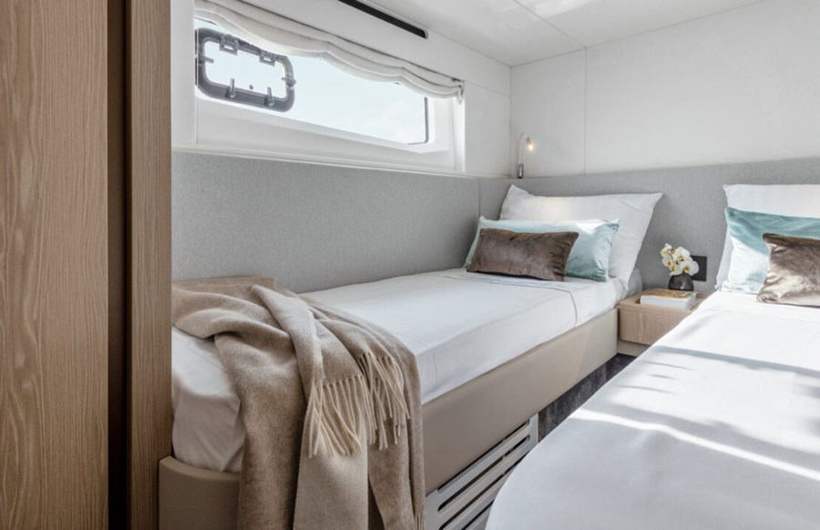 Azimut 53 Fly - White