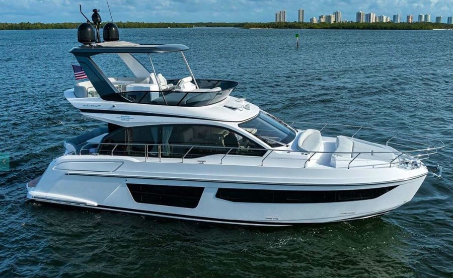Azimut 53 Fly - White