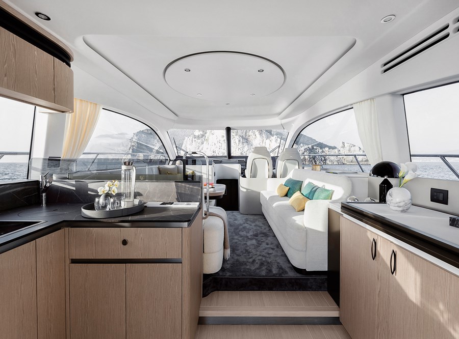 Azimut 53 Fly - White
