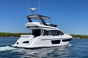 M Azimut 53 Fly - White Pronájem Split