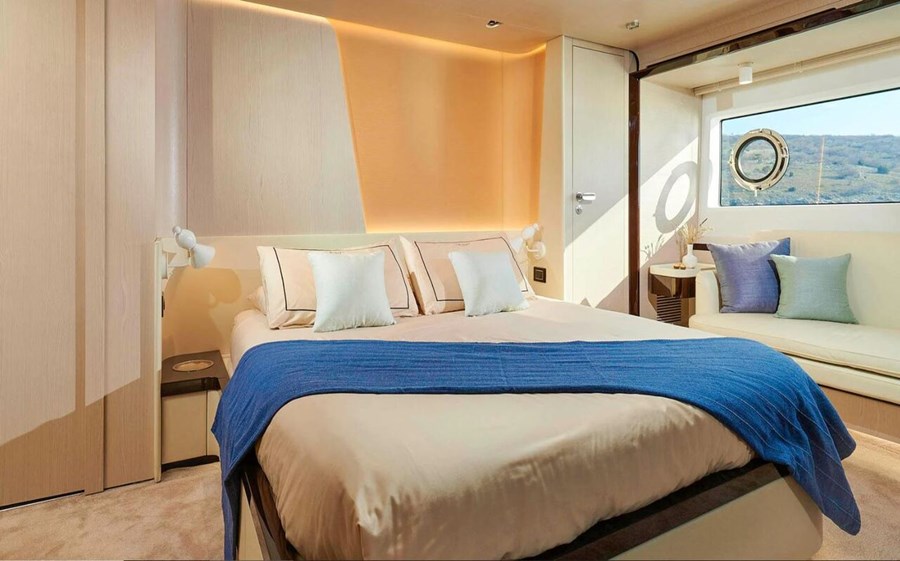 Azimut 78 Fly - OMR Group