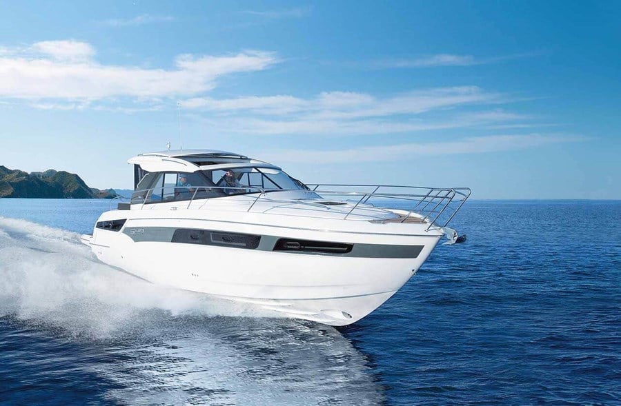 Bavaria 400 Coupe - Motor yachts for charter in Croatia