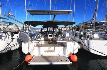 S Bavaria C 42 Brokerage