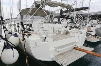 S Beneteau Oceanis 51.1 Brokerage Split