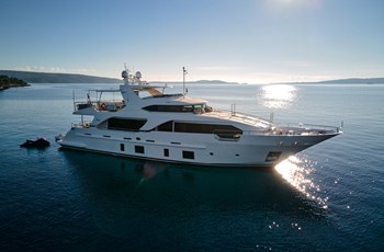 L Benetti 93 Delfino Vuokraus Split