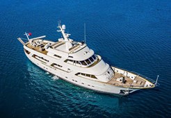 B Benetti Classic 35 for charter in Trogir