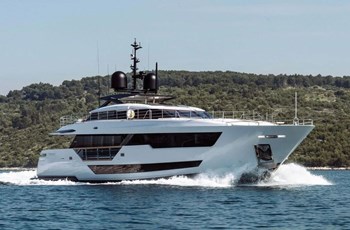 L Custom Line 38M Čarter Trogir