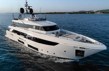 L Custom Line Navetta 33 Charter Sibenik