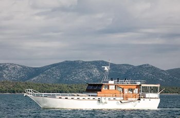 W Custom MY Tramp Brokerage Hrvatska