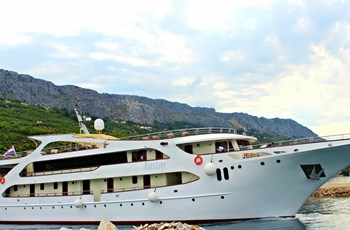 Н Custom Prestige Посреднические услуги Split