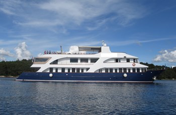 M Custom Tempera Brokerage Hrvatska