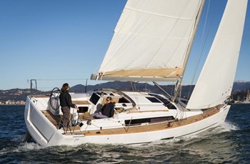 B Dufour 310 Grand Large Noleggio Zaton