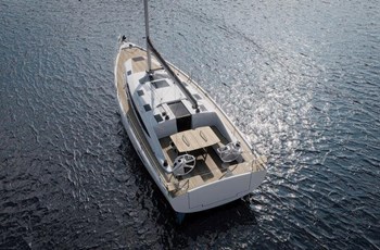 Ł Elan Impression 43 Czarter Zadar