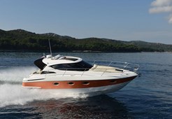 M Elan Power 30HT for charter in Sukosan