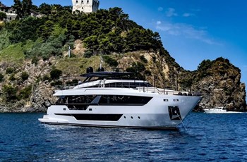 L Ferretti 1000 Charter Split